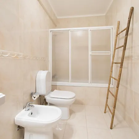 Cozy Traveller & Garage *